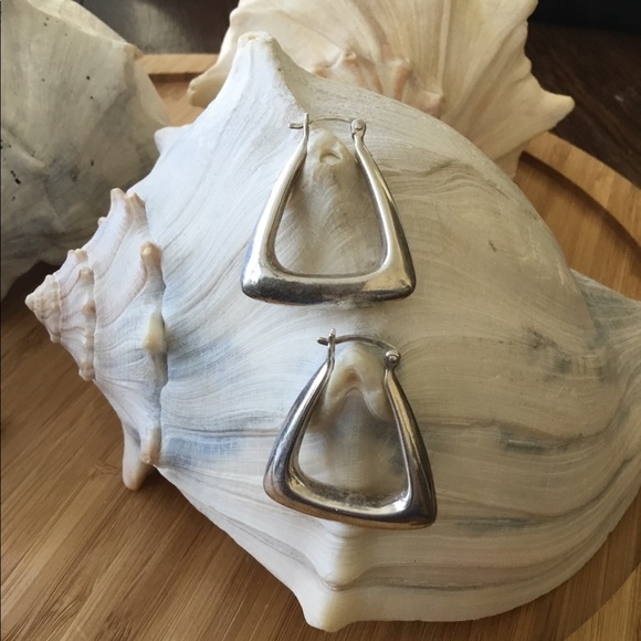 Vintage R Grey Galleries Jewelry - VTG R.Grey Galleries Sterling Pillow 🔺 Earrings